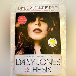 Taylor Jenkins Reid Daisy Jones & the Six
